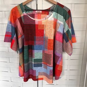 ET’LOIS Woman’s Multi-color pull over top. Size L with roomy fit.